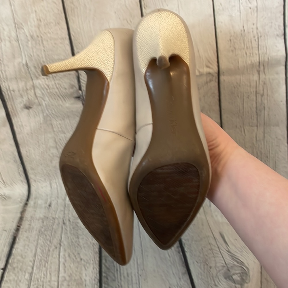 Calvin Klein Pointed Toe pumps - Picture 9 of 9
